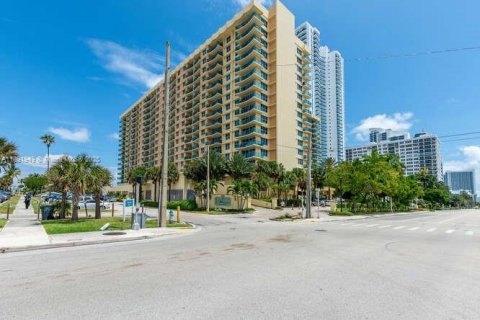 Condominio en venta en Hollywood, Florida, 1 dormitorio, 77.57 m2 № 1945045 - foto 25