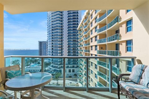 Condominio en venta en Hollywood, Florida, 1 dormitorio, 77.57 m2 № 1945045 - foto 9