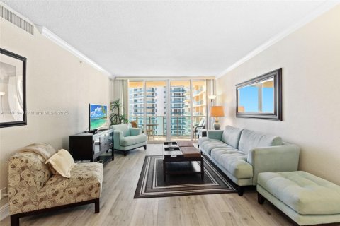 Condominio en venta en Hollywood, Florida, 1 dormitorio, 77.57 m2 № 1945045 - foto 4