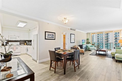 Condominio en venta en Hollywood, Florida, 1 dormitorio, 77.57 m2 № 1945045 - foto 3