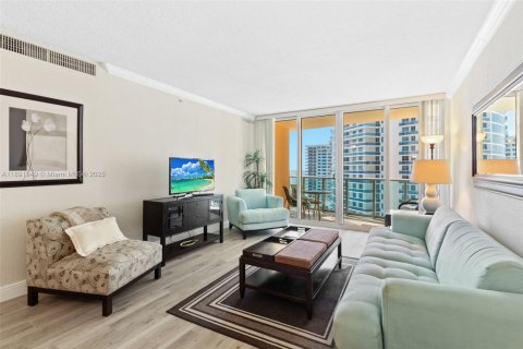 Condominio en venta en Hollywood, Florida, 1 dormitorio, 77.57 m2 № 1945045 - foto 19
