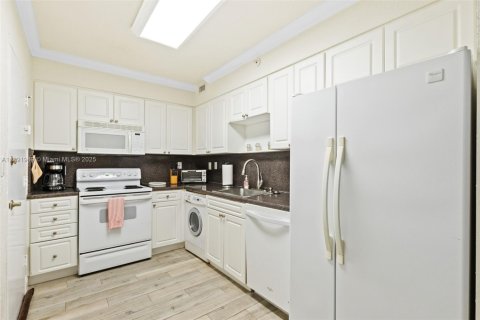 Condominio en venta en Hollywood, Florida, 1 dormitorio, 77.57 m2 № 1945045 - foto 11