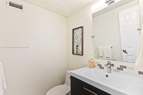 Condominio en venta en Hollywood, Florida, 1 dormitorio, 77.57 m2 № 1945045 - foto 14
