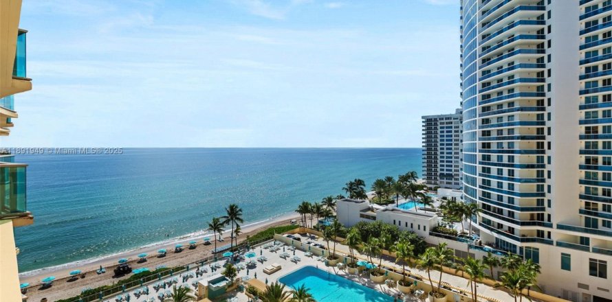 Condominio en Hollywood, Florida, 1 dormitorio № 1945045