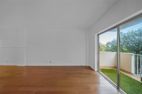 Condo in North Bay Village, Florida, 1 bedroom № 2057587 - photo 12