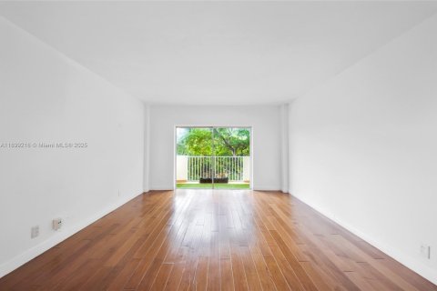 Condo in North Bay Village, Florida, 1 bedroom № 2057587 - photo 9