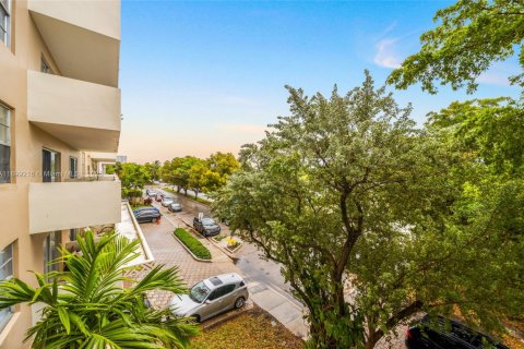 Condo in North Bay Village, Florida, 1 bedroom № 2057587 - photo 22
