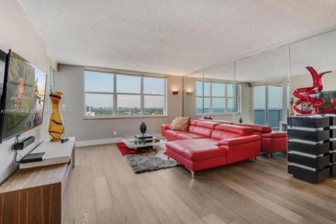 Condo in Fort Lauderdale, Florida, 2 bedrooms № 2081451 - photo 2