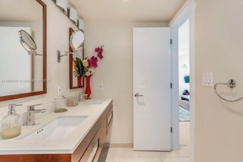 Condo in Fort Lauderdale, Florida, 2 bedrooms № 2081451 - photo 4