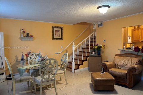 Condominio en venta en Hialeah, Florida, 2 dormitorios, 98.48 m2 № 1945216 - foto 18