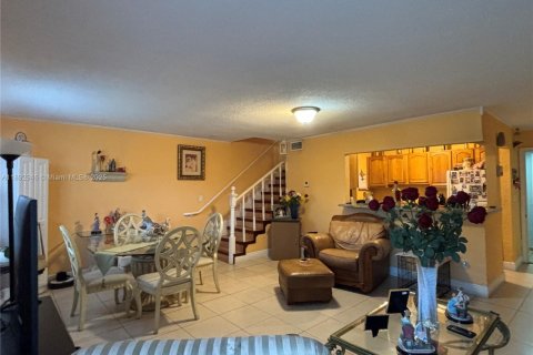 Condominio en venta en Hialeah, Florida, 2 dormitorios, 98.48 m2 № 1945216 - foto 19