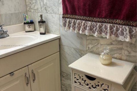 Condominio en venta en Hialeah, Florida, 2 dormitorios, 98.48 m2 № 1945216 - foto 30