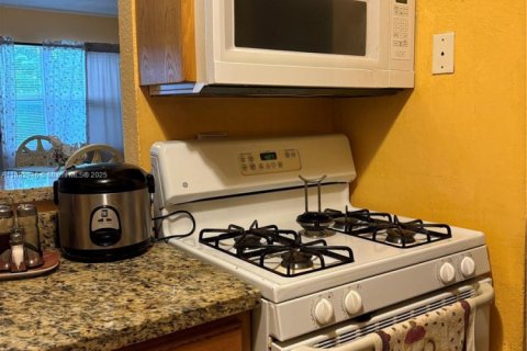 Condominio en venta en Hialeah, Florida, 2 dormitorios, 98.48 m2 № 1945216 - foto 25