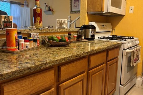 Condominio en venta en Hialeah, Florida, 2 dormitorios, 98.48 m2 № 1945216 - foto 26