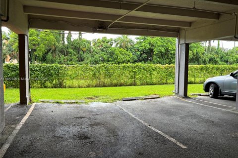 Condominio en venta en Hialeah, Florida, 2 dormitorios, 98.48 m2 № 1945216 - foto 8