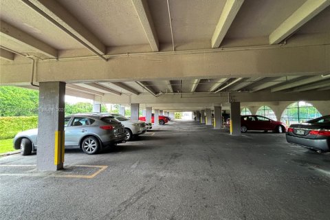 Condominio en venta en Hialeah, Florida, 2 dormitorios, 98.48 m2 № 1945216 - foto 9