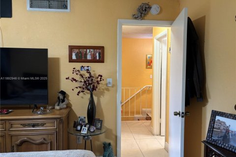 Condominio en venta en Hialeah, Florida, 2 dormitorios, 98.48 m2 № 1945216 - foto 16