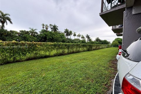 Condominio en venta en Hialeah, Florida, 2 dormitorios, 98.48 m2 № 1945216 - foto 10