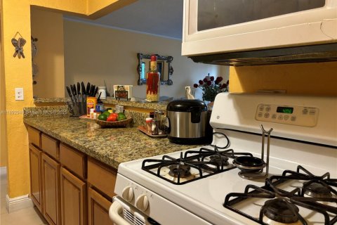 Condominio en venta en Hialeah, Florida, 2 dormitorios, 98.48 m2 № 1945216 - foto 12