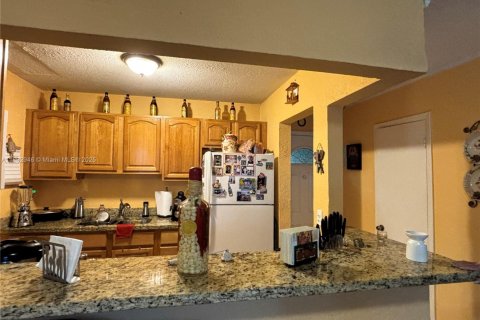 Condominio en venta en Hialeah, Florida, 2 dormitorios, 98.48 m2 № 1945216 - foto 11