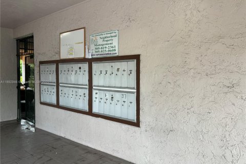 Condominio en venta en Hialeah, Florida, 2 dormitorios, 98.48 m2 № 1945216 - foto 5