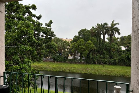 Condominio en venta en Hialeah, Florida, 2 dormitorios, 98.48 m2 № 1945216 - foto 13
