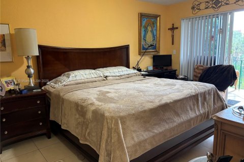 Condominio en venta en Hialeah, Florida, 2 dormitorios, 98.48 m2 № 1945216 - foto 17