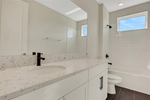 House in Sarasota, Florida 4 bedrooms, 260.96 sq.m. № 1740194 - photo 28