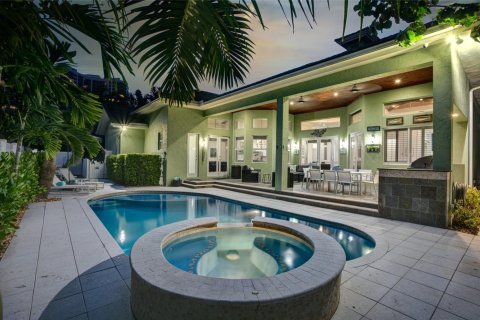 Casa en alquiler en Fort Lauderdale, Florida, 5 dormitorios, 358.97 m2 № 754820 - foto 1