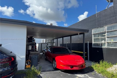 Commercial property in Hollywood, Florida № 1890911 - photo 15