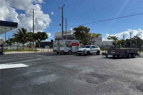 Commercial property in Hollywood, Florida № 1890911 - photo 7