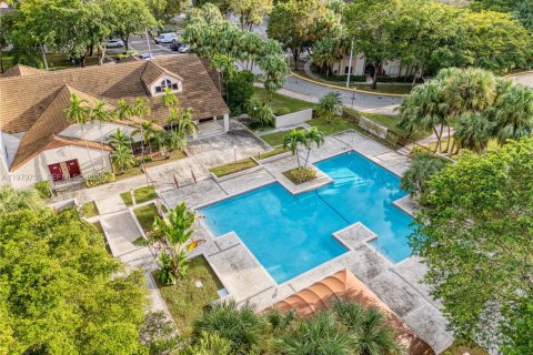 Condo in Miami, Florida, 2 bedrooms  № 2043275 - photo 30