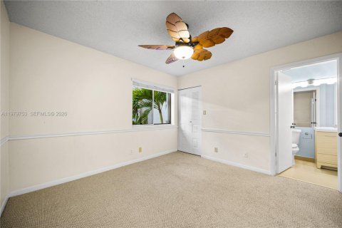 Condo in Miami, Florida, 2 bedrooms  № 2043275 - photo 22