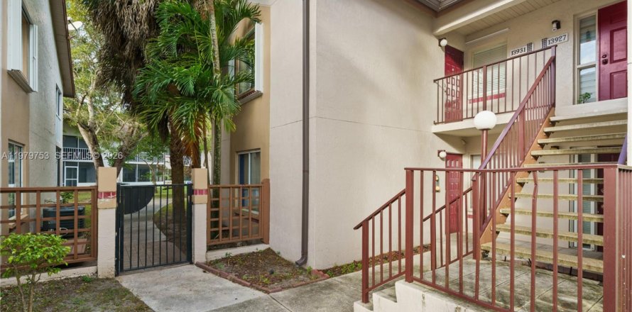 Condo in Miami, Florida, 2 bedrooms  № 2043275
