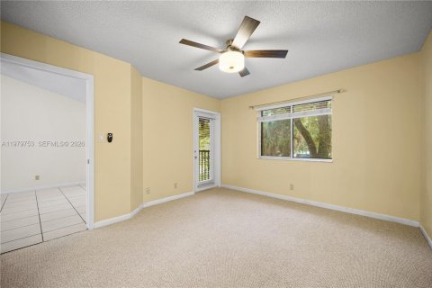 Condo in Miami, Florida, 2 bedrooms  № 2043275 - photo 15