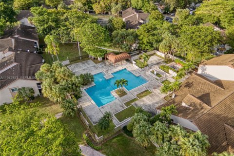 Condo in Miami, Florida, 2 bedrooms  № 2043275 - photo 27