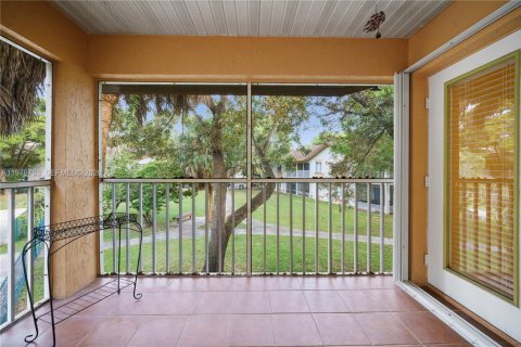 Condo in Miami, Florida, 2 bedrooms  № 2043275 - photo 24