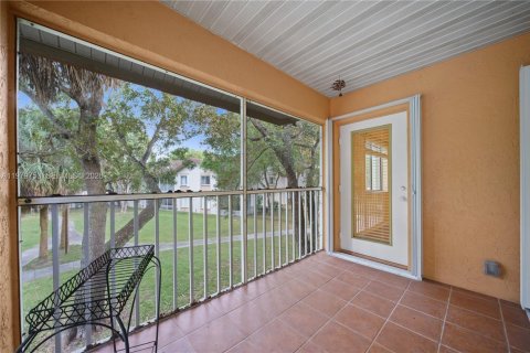 Condo in Miami, Florida, 2 bedrooms  № 2043275 - photo 26