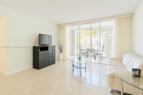 Купить кондоминиум в Майами, Флорида 2 спальни, № 2009488 - фото 17