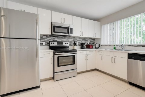 Купить кондоминиум в Майами, Флорида 2 спальни, № 2009488 - фото 3