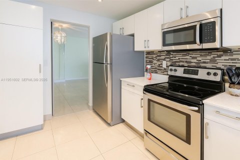 Купить кондоминиум в Майами, Флорида 2 спальни, № 2009488 - фото 4