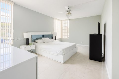 Купить кондоминиум в Майами, Флорида 2 спальни, № 2009488 - фото 11