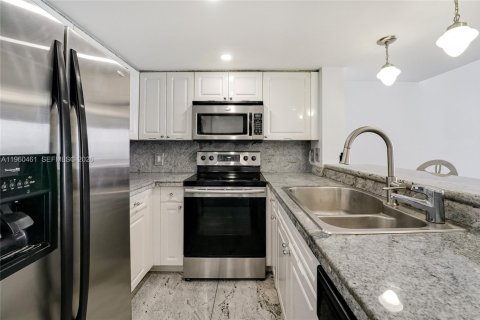 Copropriété à vendre à Miami Beach, Floride: 1 chambre, 69.68 m2 № 2026847 - photo 15