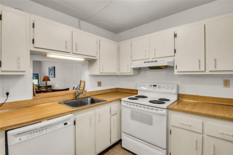 Купить кондоминиум в Лодердейл-Лейкс, Флорида 2 спальни, 93.83м2, № 2083034 - фото 6