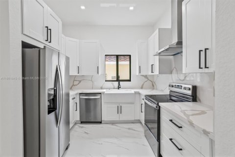 House in Fort Lauderdale, Florida 4 bedrooms № 1768166 - photo 8