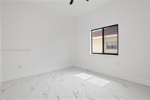 House in Fort Lauderdale, Florida 4 bedrooms № 1768166 - photo 9