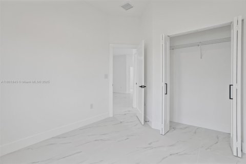 House in Fort Lauderdale, Florida 4 bedrooms № 1768166 - photo 11