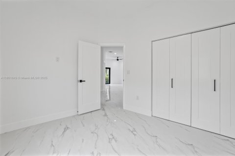 House in Fort Lauderdale, Florida 4 bedrooms № 1768166 - photo 10