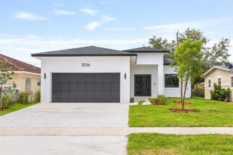 House in Fort Lauderdale, Florida 4 bedrooms № 1768166 - photo 1