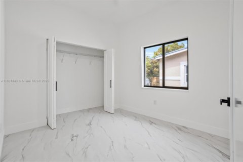 House in Fort Lauderdale, Florida 4 bedrooms № 1768166 - photo 12
